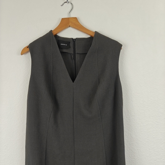 AKRIS NWT Wool Sheath V-neck Grey Suit Dress/ Jacket Set Size 12 Women's - Picture 7 of 15